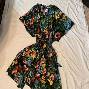 NWT Kendall & Kylie Floral Kimono Wrap Robe S